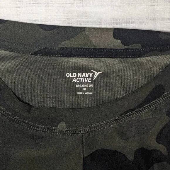 Old Navy Active Long Sleeve Medium Top Camo - Picture 6 of 7